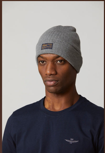 Ribbed beanie with custom label