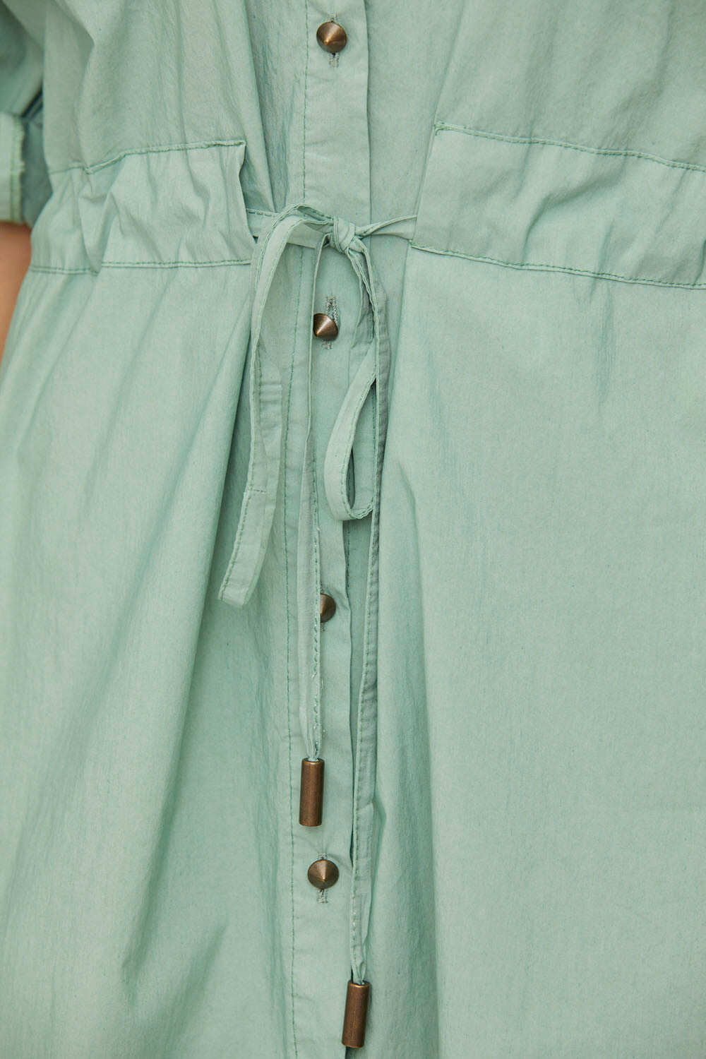 Mid-length dress with drawstring