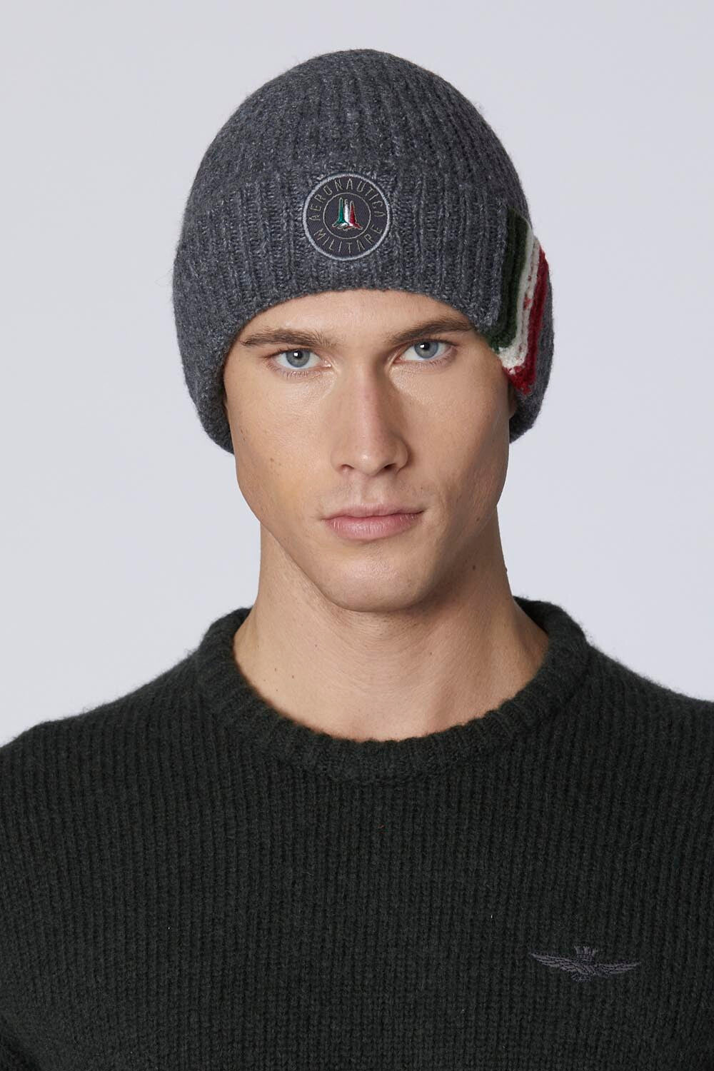 Ribbed beanie with patch and tricolor