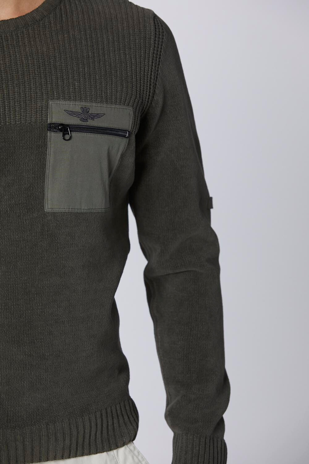 Crew neck sweater with pocket