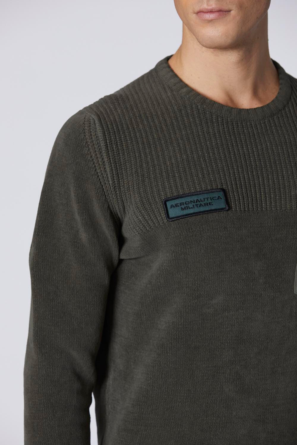 Crew neck sweater with pocket