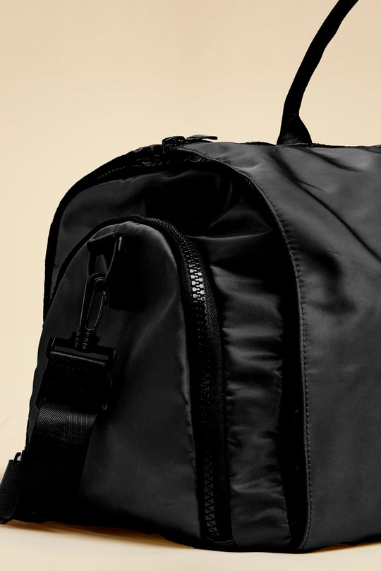 Multifunctional nylon duffle bag