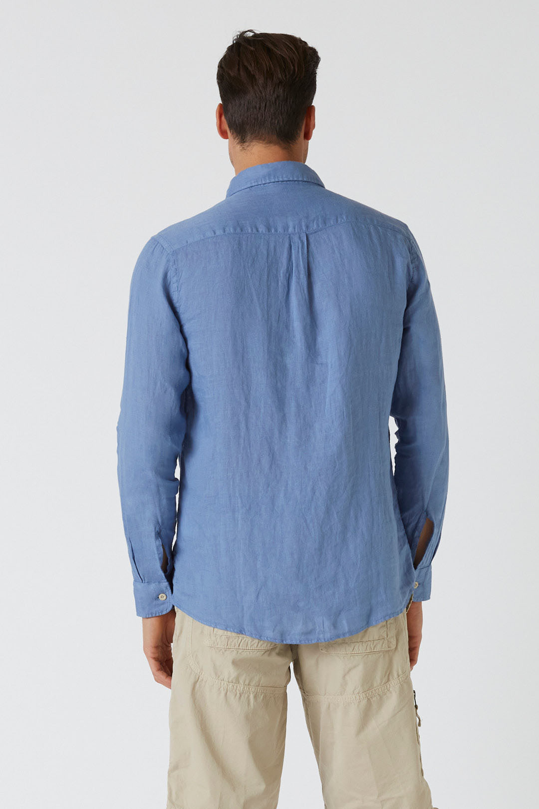 Long-sleeved linen shirt