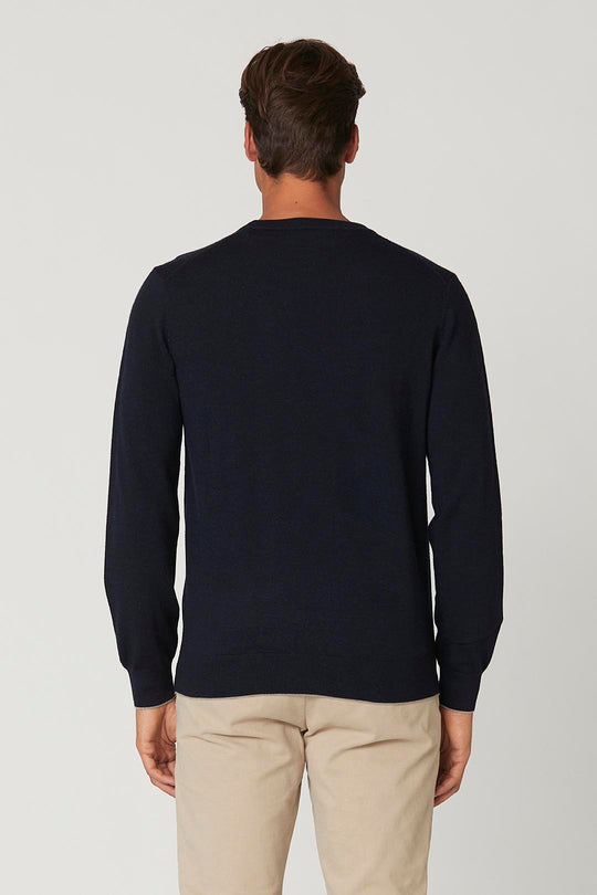 Basic crew neck wool sweater