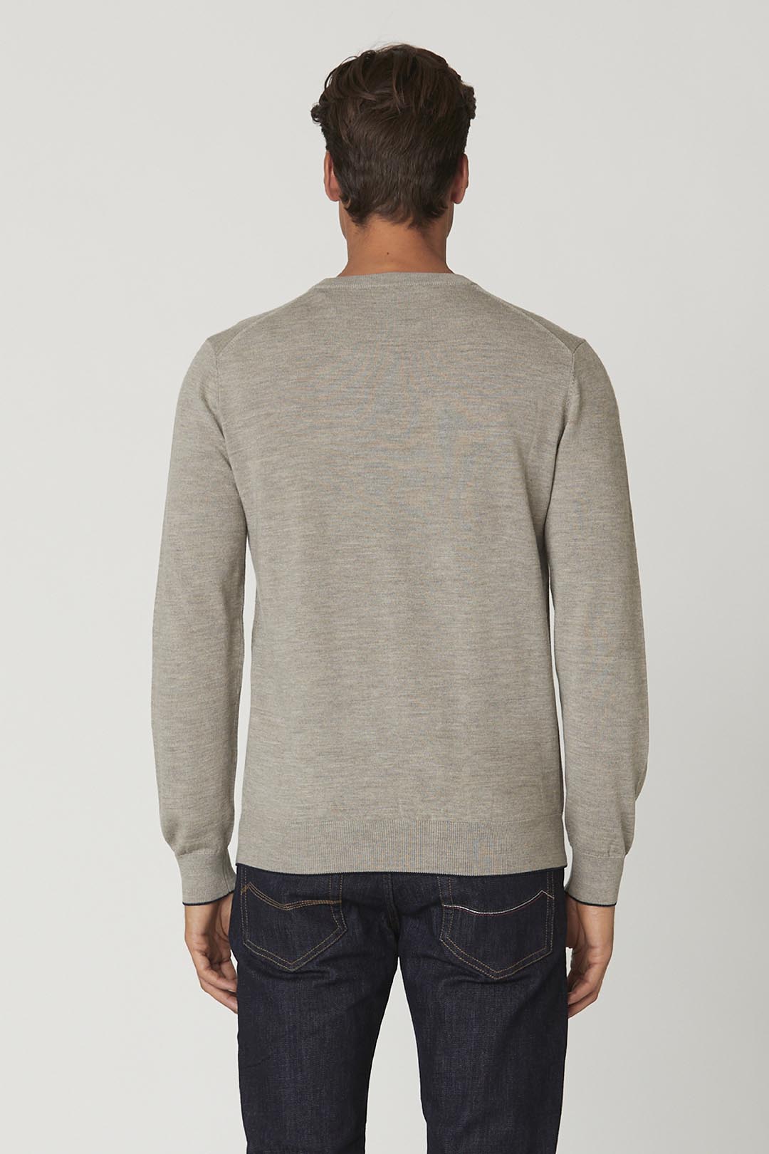 Basic crew neck wool sweater