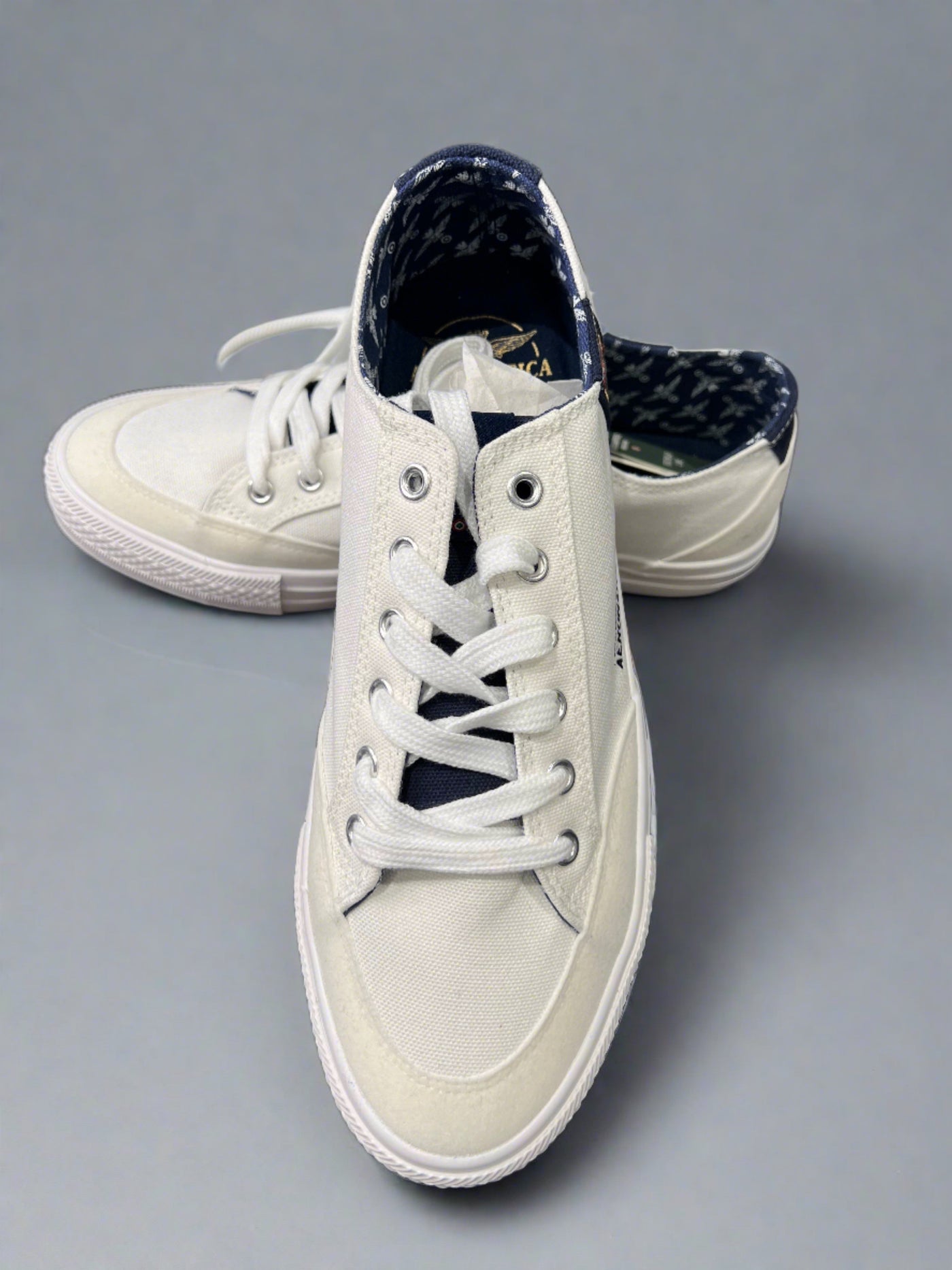 Cotton sneakers with patch