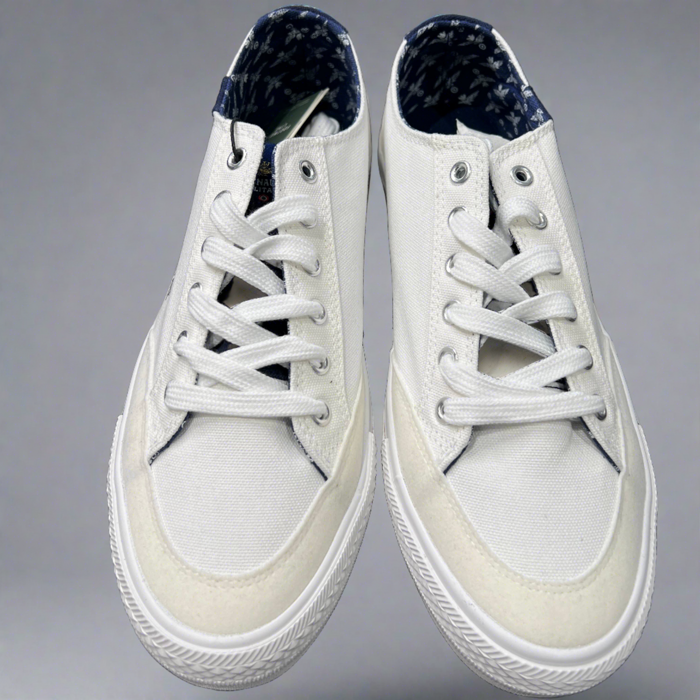 Cotton sneakers with patch