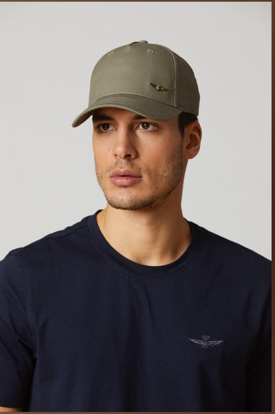 Basic cap with metal eagle