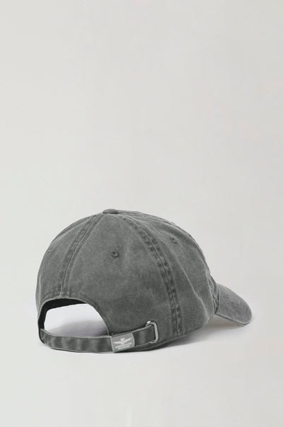 Pigment-treated baseball cap