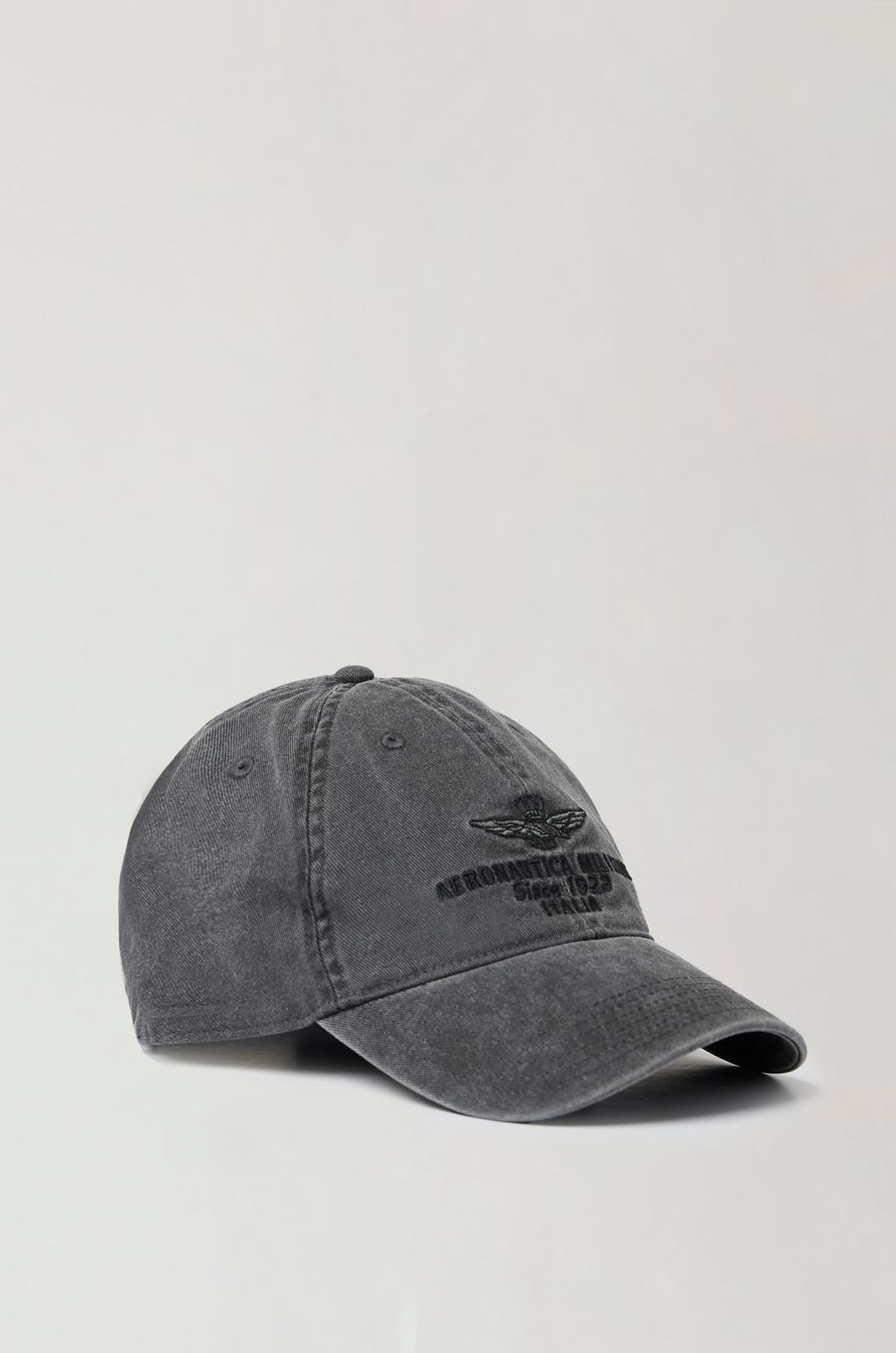 Pigment-treated baseball cap