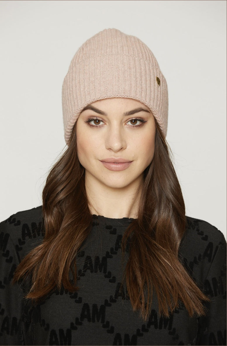 Women's beanie with metal plaque